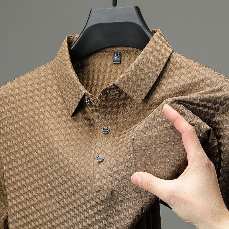 šMenās Textured Short-Sleeve Shirtš